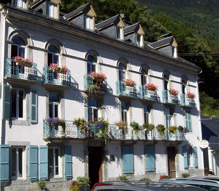 Façade ensoleillée location appartement Villa Bel Air Luz saint Sauveur